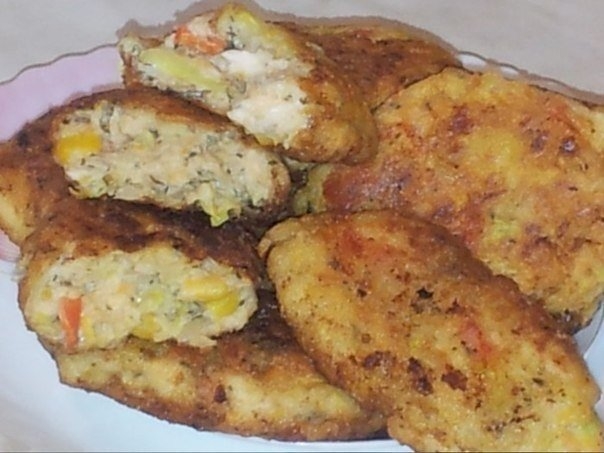 Нежнейшие котлетки по-гавайски с кукурузой Нежнейшие котлетки по-гавайски с кукурузой