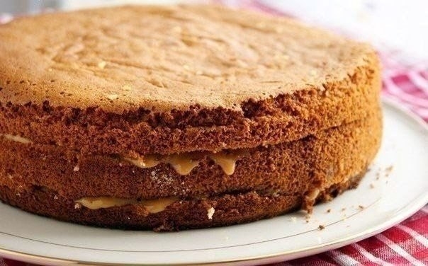 Очень вкусный нежный медовый бисквит. Очень вкусный нежный медовый бисквит.