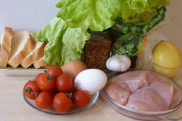 Салат цезарь с курицей. Салат цезарь с курицей.