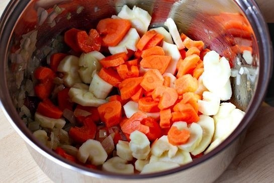 Куриный суп с морковными сердечками