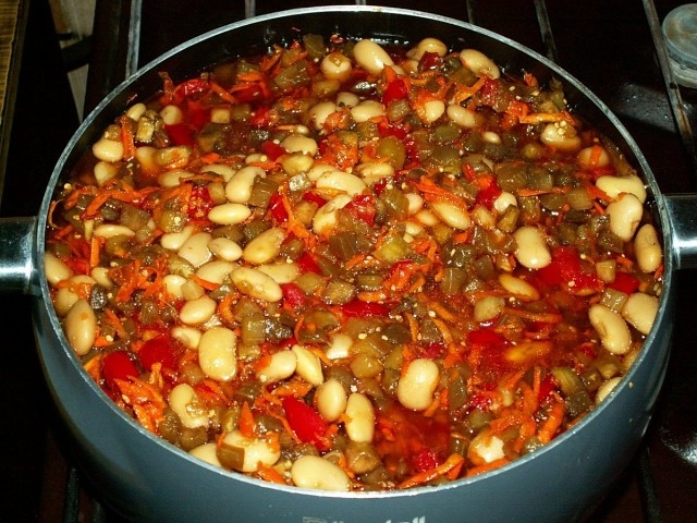 Рецепт приготовления салата на зиму из баклажан с фасолью
