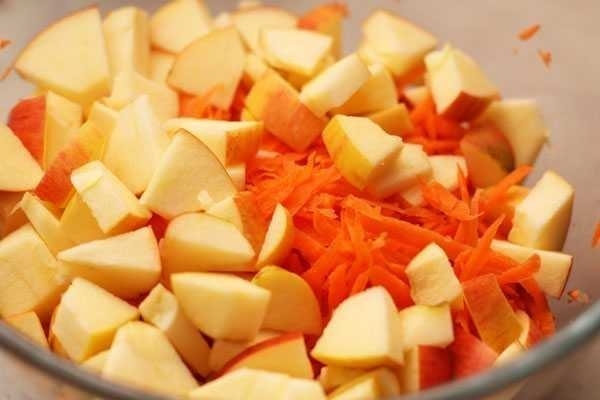Сладкий салат из моркови.