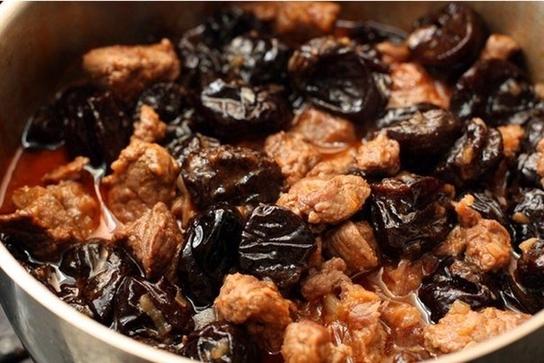 Мясо с черносливом Мясо с черносливом