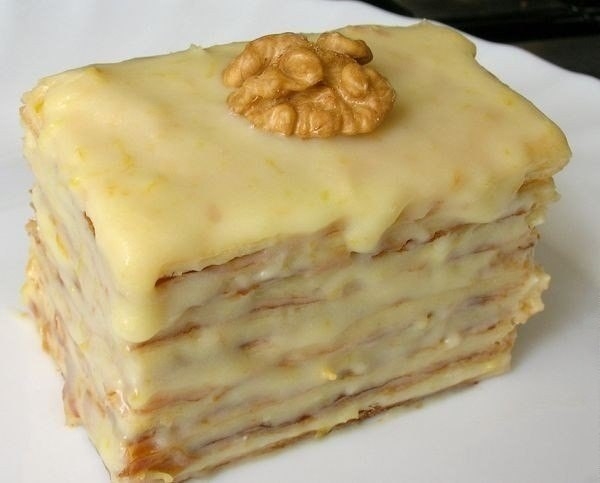 Слоеное пирожное со сгущенкой. Слоеное пирожное со сгущенкой.