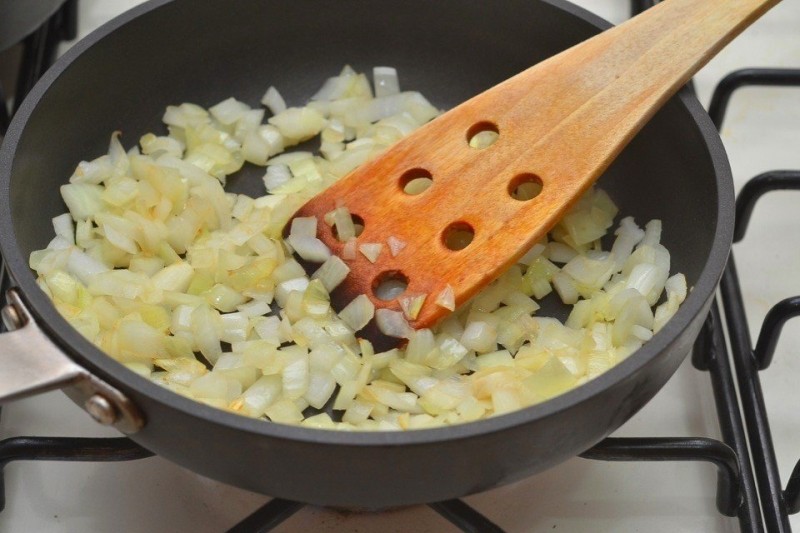Мясные шарики из говяжьего фарша под сливочным соусом Мясные шарики из говяжьего фарша под сливочным соусом