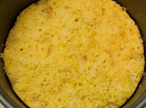 Пышная шарлотка с яблоками в мультиварке. Пышная шарлотка с яблоками в мультиварке.