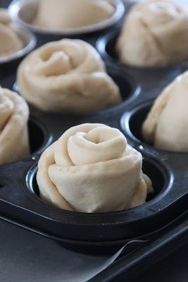 Булочки медовые в форме розочки Булочки медовые в форме розочки