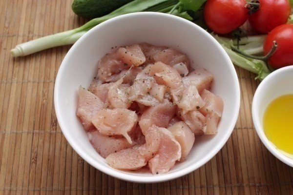 Салат из курицы и свежих овощей - отличный и быстрый ужин Салат из курицы и свежих овощей - отличный и быстрый ужин