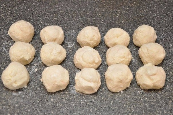 Сырники с шоколадной начинкой в панировке из овсяных хлопьев. Сырники с шоколадной начинкой в панировке из овсяных хлопьев.