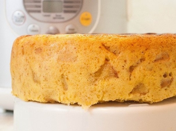 Пышная шарлотка с яблоками в мультиварке Пышная шарлотка с яблоками в мультиварке