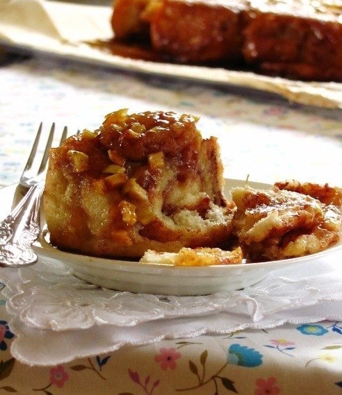 Cinnamon Rolls с карамелью и яблоком Cinnamon Rolls с карамелью и яблоком