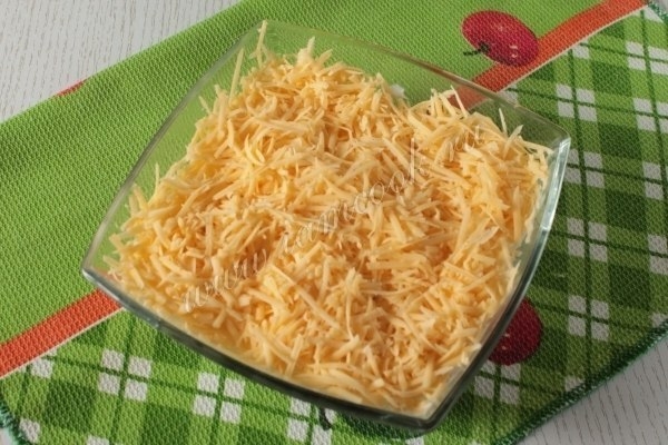 Салат с ананасами, курицей и грибами Салат с ананасами, курицей и грибами