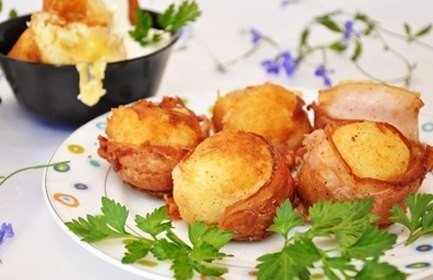 Картофельные шарики с сыром и беконом
