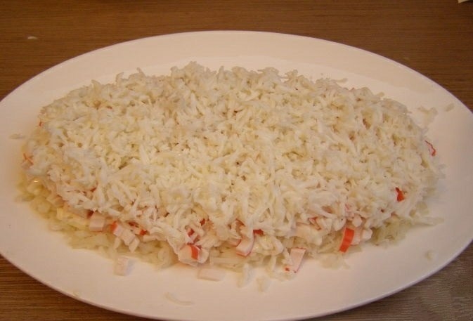 Крабовый слоеный салат. Крабовый слоеный салат.