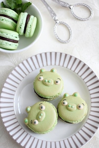 Зелёные Macarons по мотивам Angry Birds