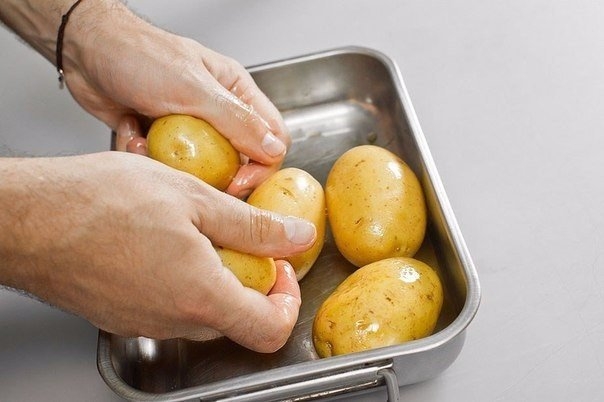 Картофель, запеченный в мундире. Картофель, запеченный в мундире.