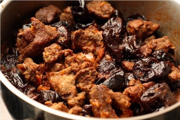 Мясо с черносливом Мясо с черносливом