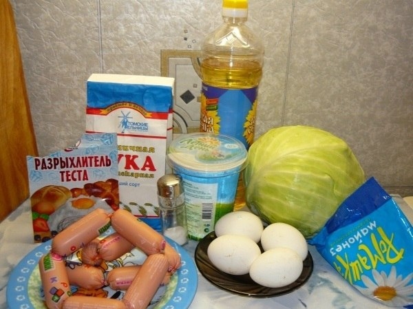 Наливной пирог с капустой и сосисками. Наливной пирог с капустой и сосисками.