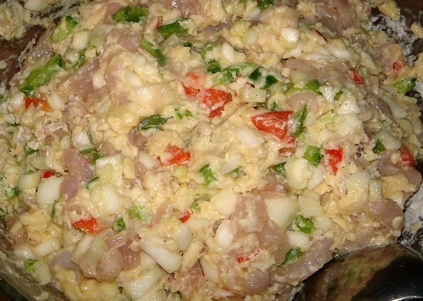 Рецепт очень вкусных и полезных котлет из куриного мяса с овощами и сыром. Рецепт очень вкусных и полезных котлет из куриного мяса с овощами и сыром.