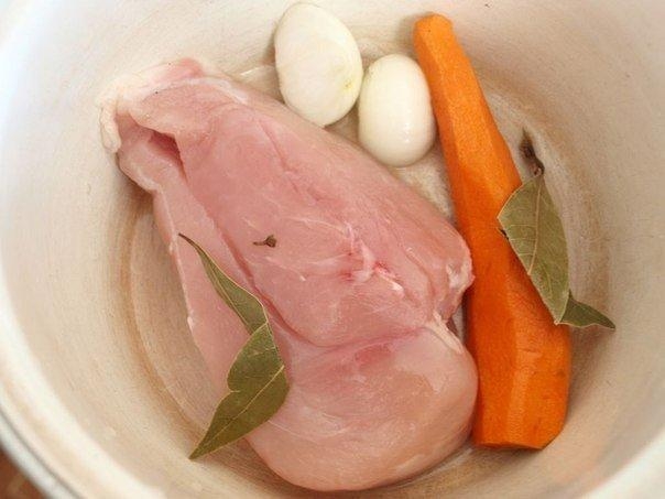 Салат из пекинской капусты с курицей Салат из пекинской капусты с курицей