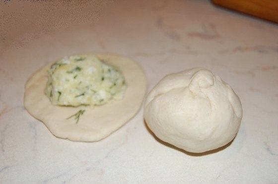 Хычины с сыром и зеленью, и еще с картошкой и зеленью Хычины с сыром и зеленью, и еще с картошкой и зеленью