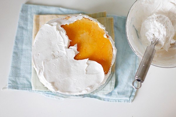 Маково-лимонный торт с творожным кремом
