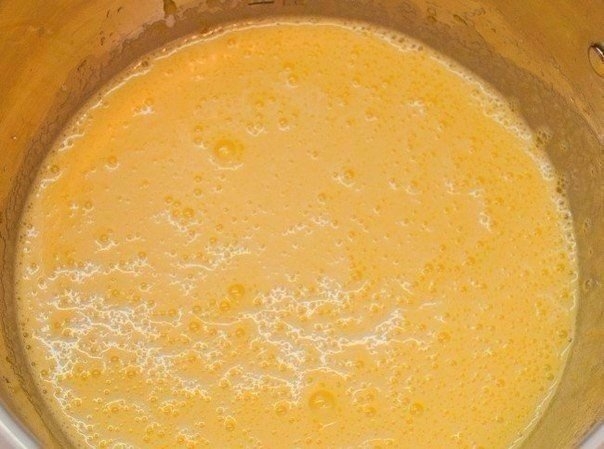 Пышная шарлотка с яблоками в мультиварке. Пышная шарлотка с яблоками в мультиварке.