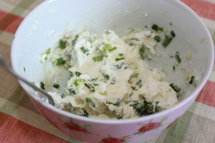 Куриные грудки, фаршированные козьим сыром и зеленью Куриные грудки, фаршированные козьим сыром и зеленью