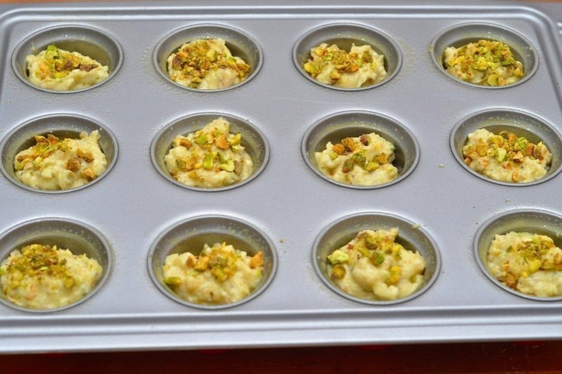 Творожные кексы с фисташками и грецкими орехами Творожные кексы с фисташками и грецкими орехами
