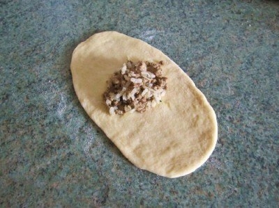 Пирожки разных видов формовки с рисово-мясной начинкой Пирожки разных видов формовки с рисово-мясной начинкой