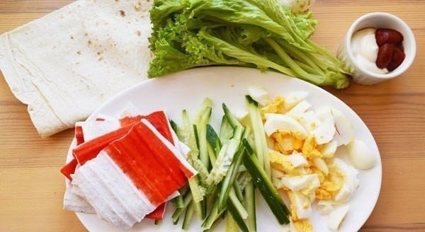 Рулет из лаваша с крабовыми палочками Рулет из лаваша с крабовыми палочками