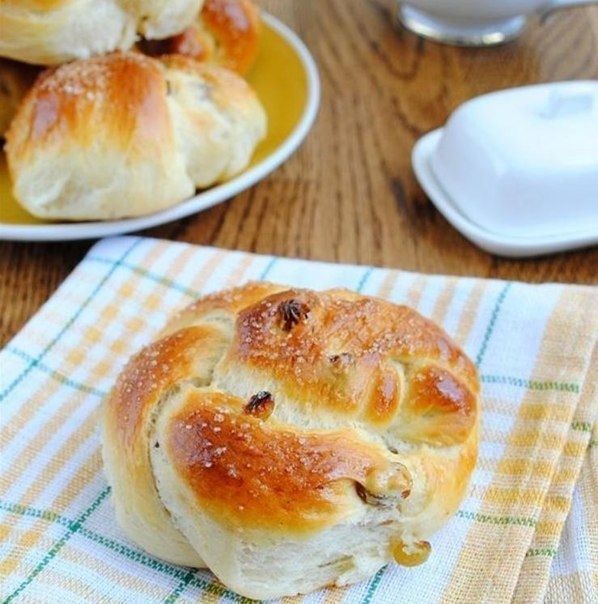 Пряные булочки с изюмом Пряные булочки с изюмом