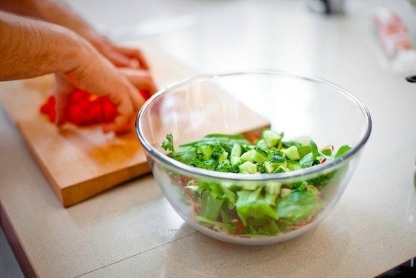Салат с кусочками семги Салат с кусочками семги