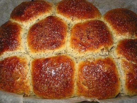 Булочки с маком и изюмом Булочки с маком и изюмом