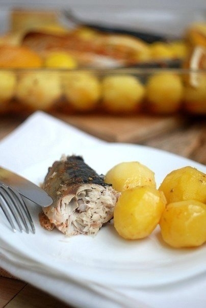 Запеченная острая скумбрия с овощами Запеченная острая скумбрия с овощами