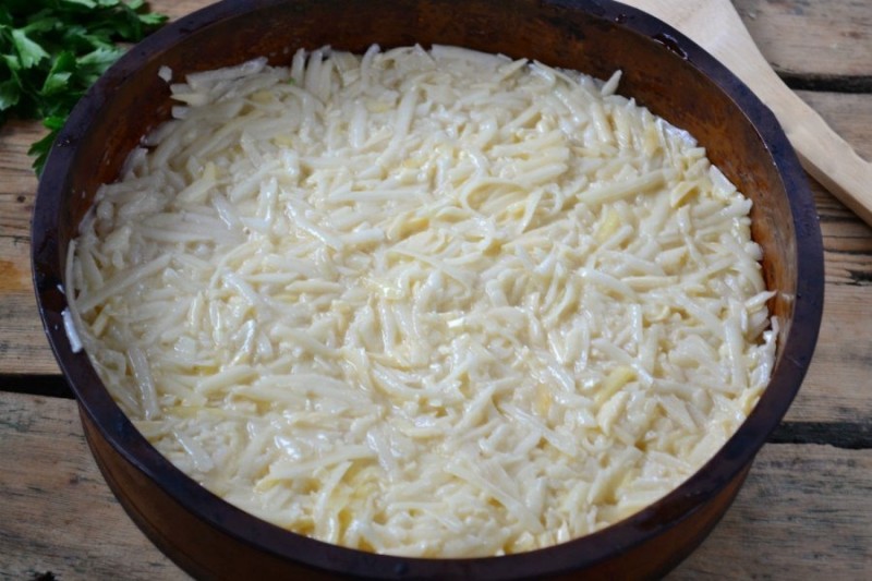 Запеканка из тертого картофеля с сыром и чесноком Запеканка из тертого картофеля с сыром и чесноком