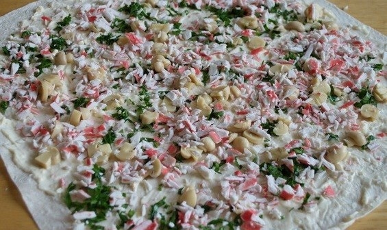 Рулет из лаваша с крабовыми палочками и маринованными грибами Рулет из лаваша с крабовыми палочками и маринованными грибами