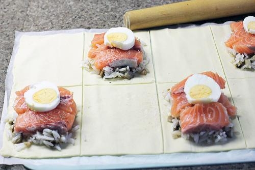 МИНИ-КУЛЕБЯКИ С ЛОСОСЕМ ПО-ФРАНЦУЗСКИ МИНИ-КУЛЕБЯКИ С ЛОСОСЕМ ПО-ФРАНЦУЗСКИ
