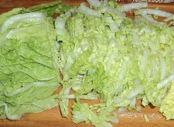 Салат с пекинской капустой и крабовыми палочками Салат с пекинской капустой и крабовыми палочками