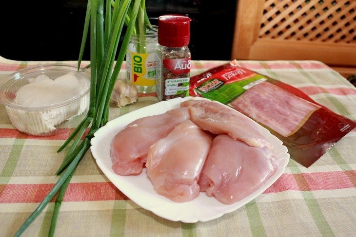Куриные грудки, фаршированные козьим сыром и зеленью Куриные грудки, фаршированные козьим сыром и зеленью