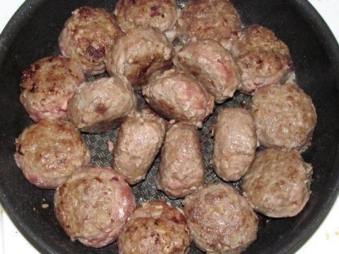 Ёжики из фарша с рисом. Ёжики из фарша с рисом.