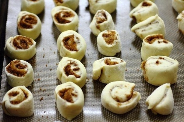 Коричные булочки с глазурью Коричные булочки с глазурью
