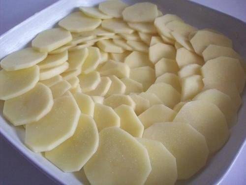 Запеченный под сыром картофель «Дофине» Запеченный под сыром картофель «Дофине»