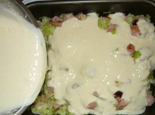 Наливной пирог с капустой и сосисками. Наливной пирог с капустой и сосисками.