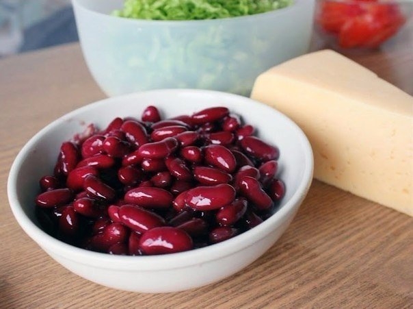 Сытный салат с куриной грудкой Сытный салат с куриной грудкой