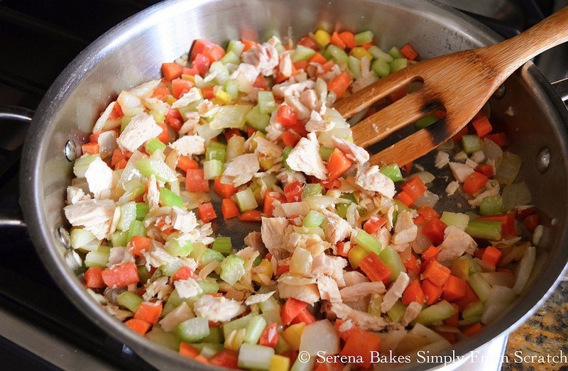 Макароны с тунцом и зеленым горошком Макароны с тунцом и зеленым горошком