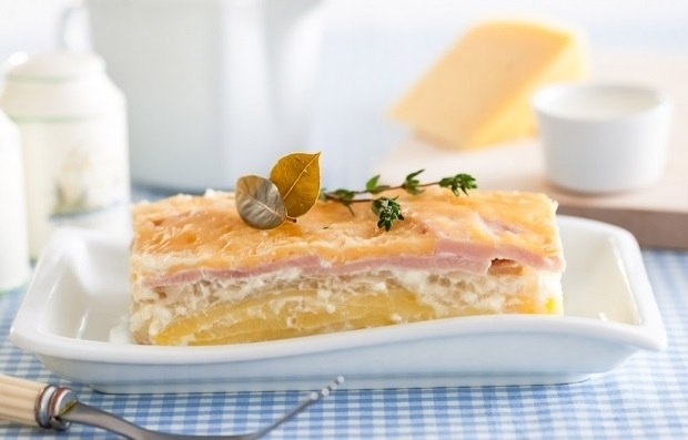 Картофельно-луковая запеканка в мультиварке Картофельно-луковая запеканка в мультиварке