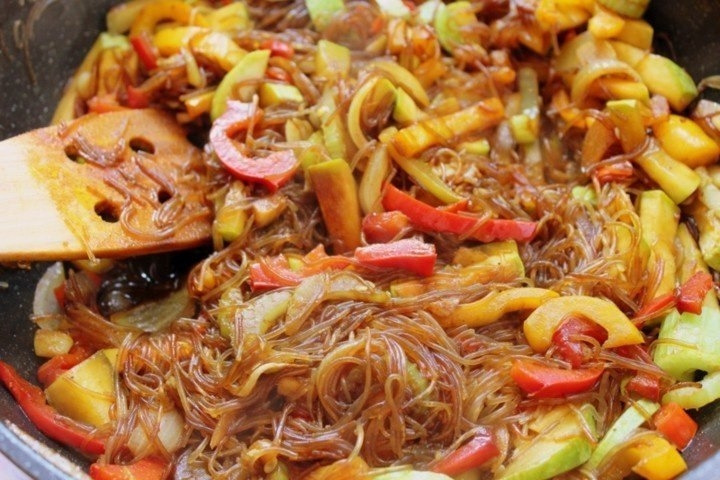 Фунчоза с овощами и морепродуктами Фунчоза с овощами и морепродуктами