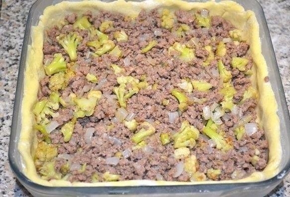 Открытый мясной пирог (из картофельного теста)