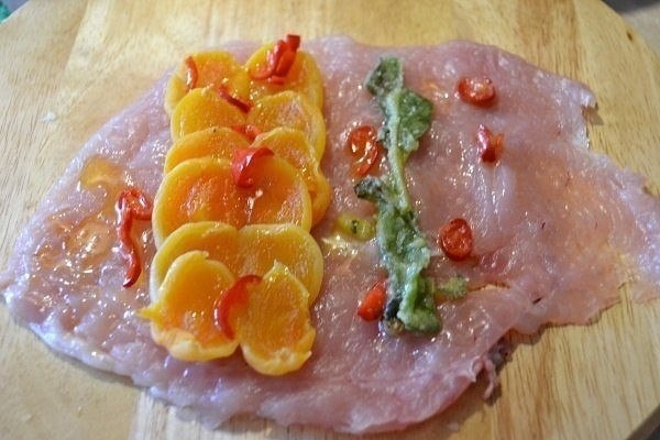 Куриные колбаски-рулетики с курагой Куриные колбаски-рулетики с курагой
